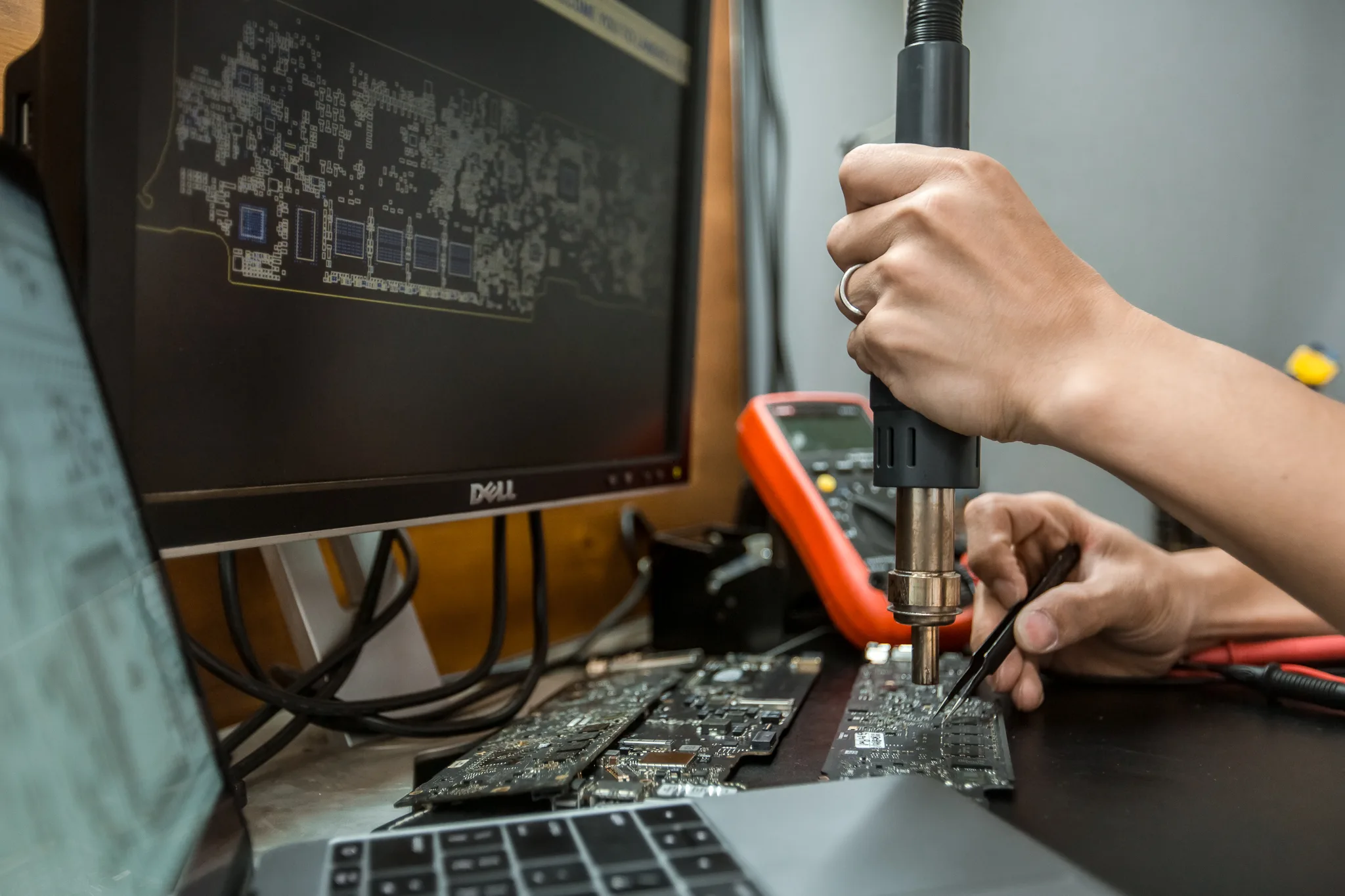 關於我們| 金日鑫｜台北光華Mac維修中心｜Apple原廠授權零件