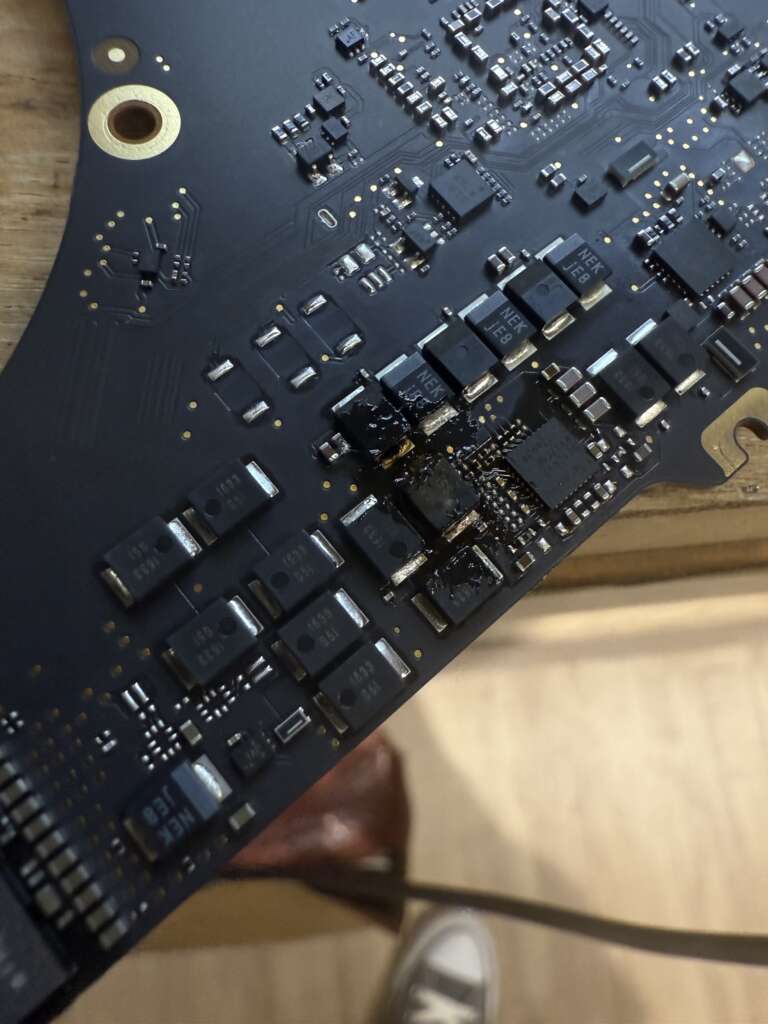 A2442主機板故障