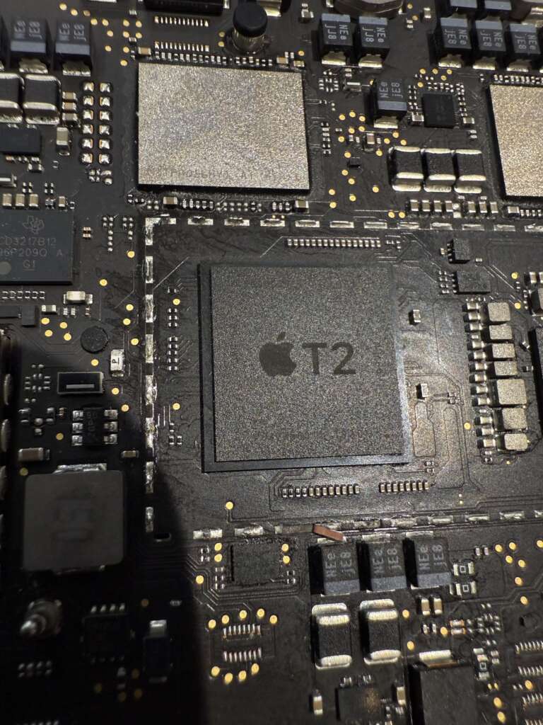 MacBook 無法開機維修
