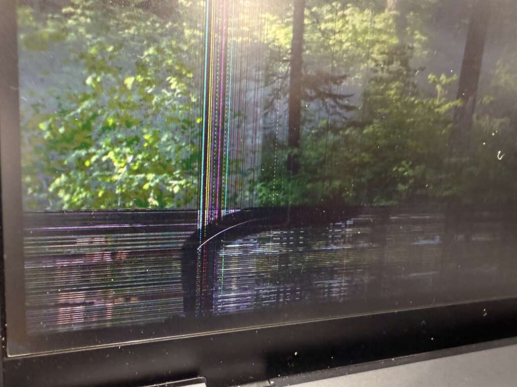 MacBook Pro XDR 螢幕破裂示意圖 | 螢幕維修服務