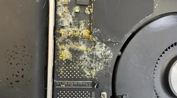MacBook Pro 湯汁潑濺進水、PCB燒穿——輾轉3家維修無果，金日鑫如何100%救回