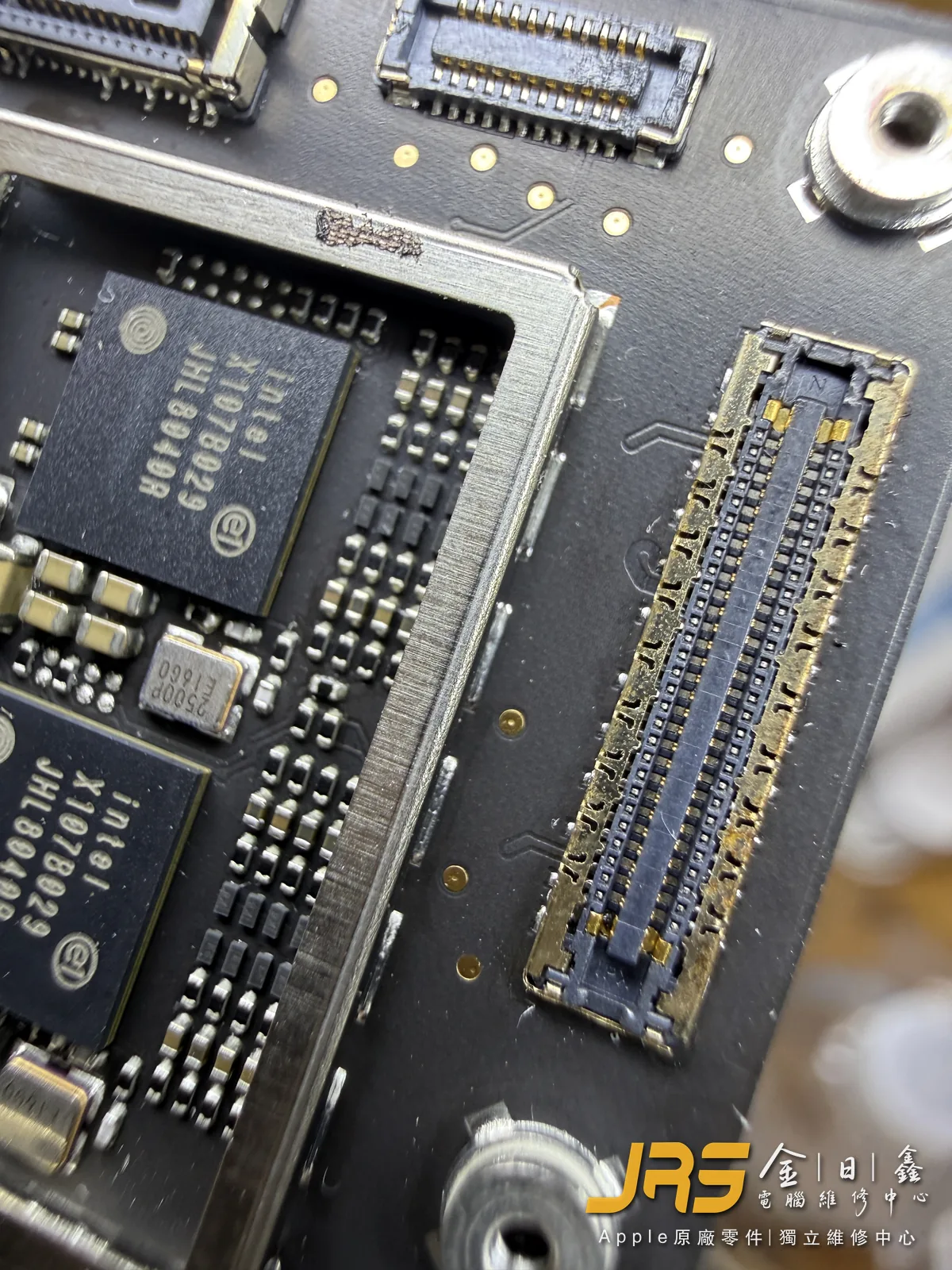 主機板充電路徑修復完成,解決 MacBook 充電孔燒焦 故障