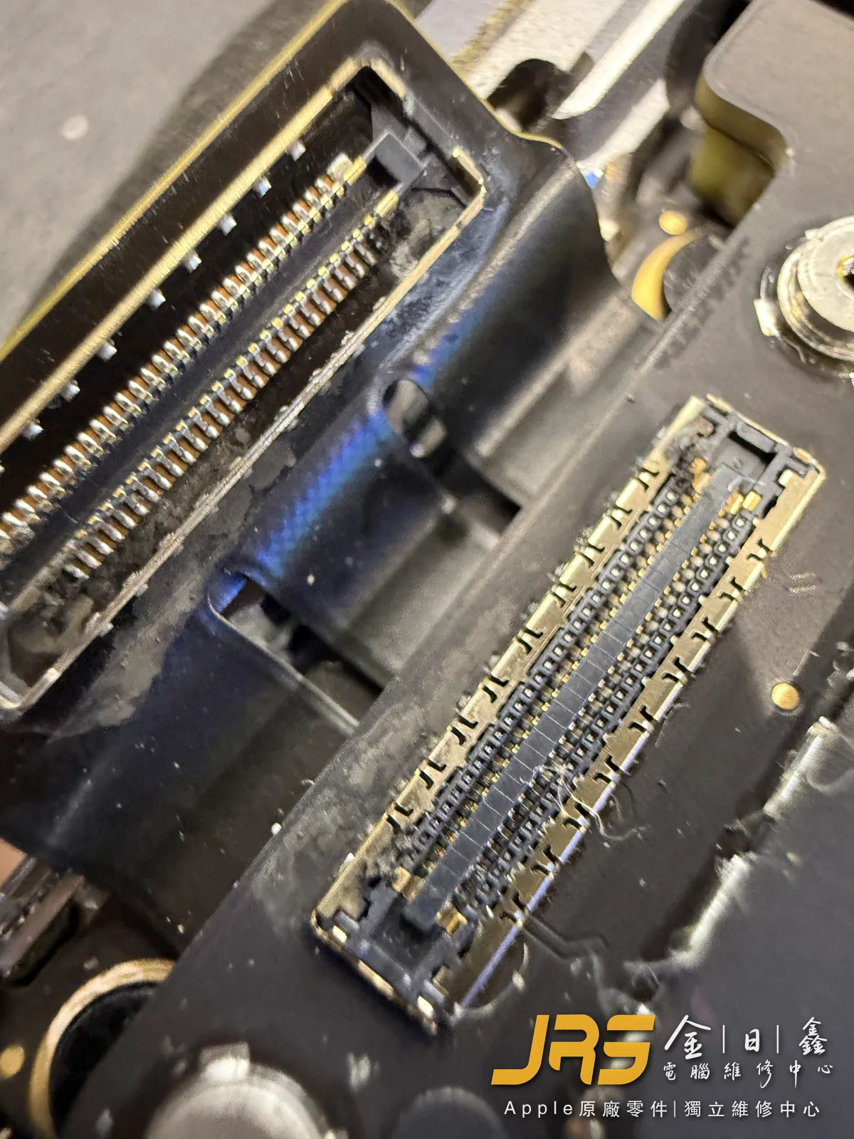 連接座與周邊元件受損範圍, MacBook 充電孔燒焦 波及處